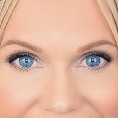 Ta-daah! Apply more layers for extra lash length & volume!