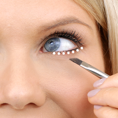 Beauty and the Boutique Dual-Ended Eye Definer Brush how to use - Use 3 - Step 1 